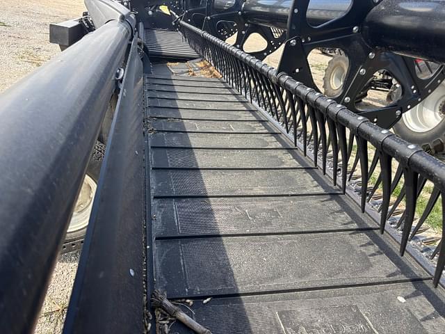 Image of MacDon FD140 equipment image 3