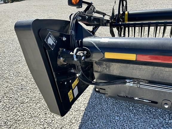 Image of MacDon FD140 equipment image 3