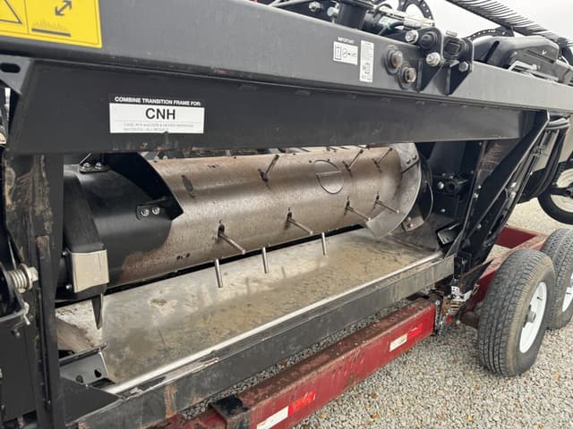 Image of MacDon FD140 equipment image 3