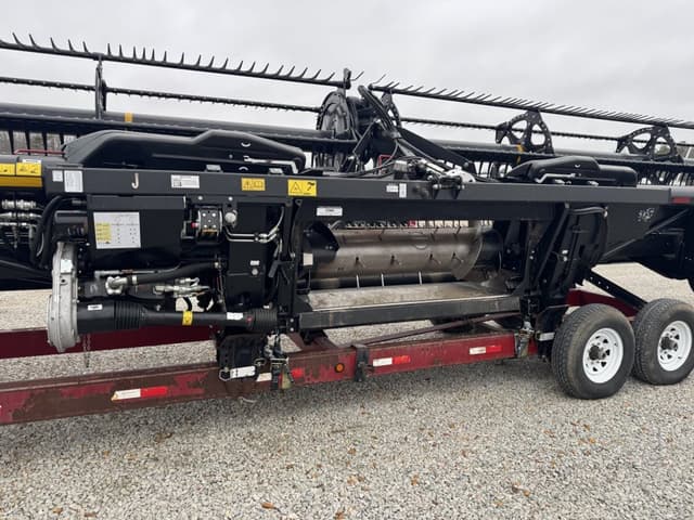 Image of MacDon FD140 equipment image 2