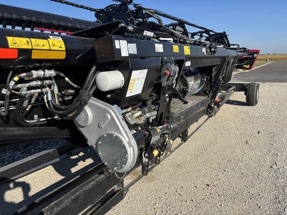 Image of MacDon FD145 equipment image 3