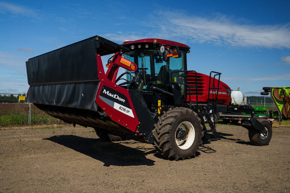 2021 MacDon M1240 Equipment Image0