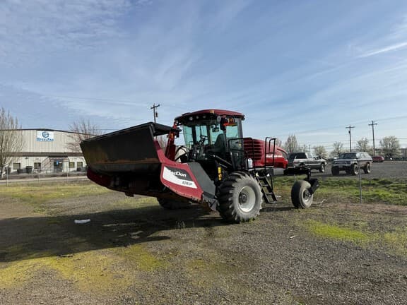 Image of MacDon M1240 equipment image 4