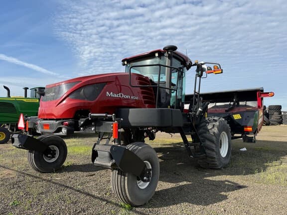 Image of MacDon M1240 equipment image 3