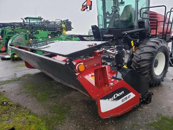 2021 MacDon M1240 Equipment Image0