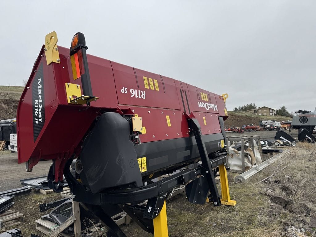 2021 MacDon R116SP Equipment Image0