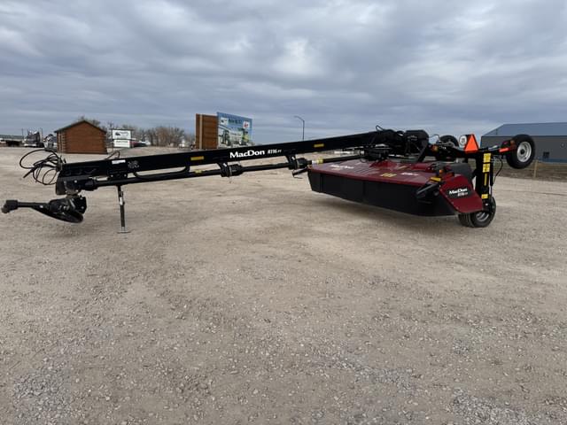 Image of MacDon R116PT equipment image 3