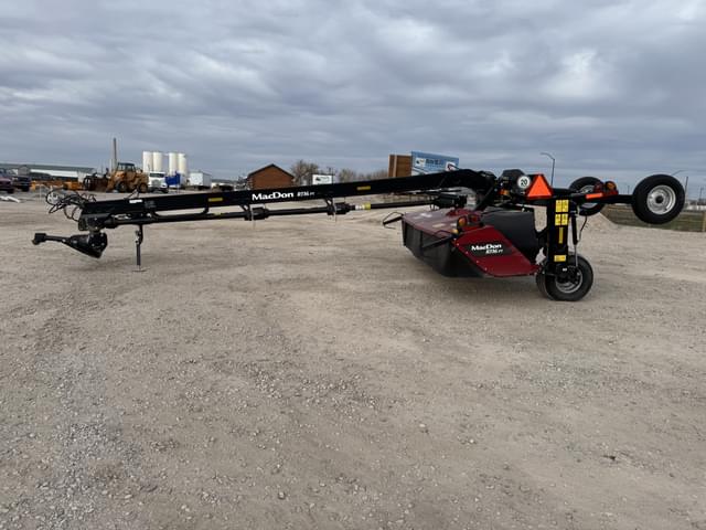 Image of MacDon R116PT equipment image 4