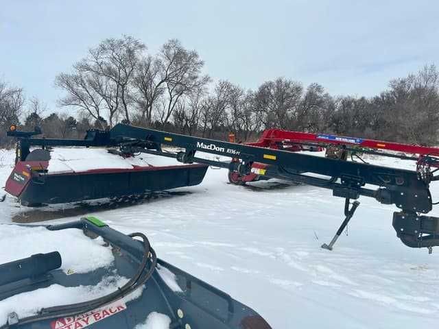 Image of MacDon R116PT equipment image 2