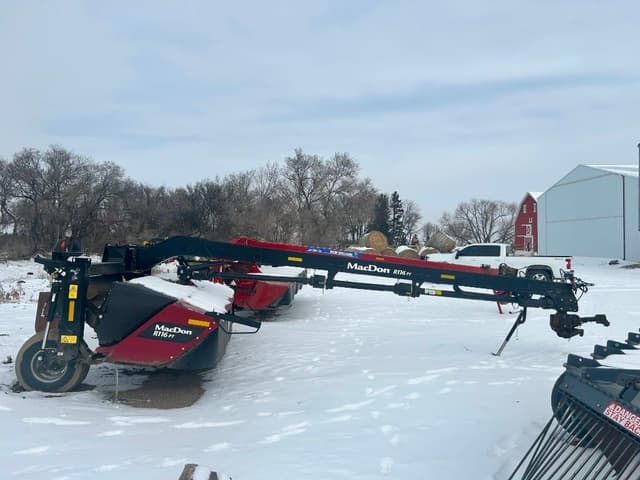 Image of MacDon R116PT equipment image 3