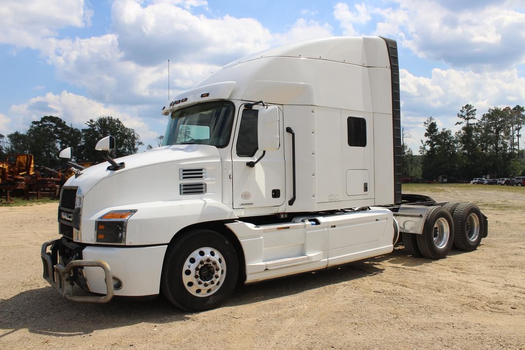 Image of Mack AN64T Primary image