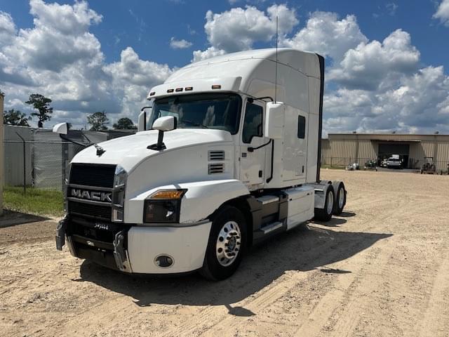 Image of Mack AN64T Primary image
