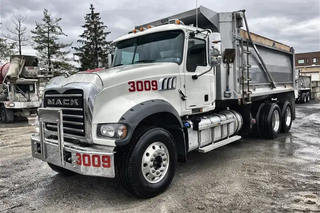 Image of Mack GR64F equipment image 4