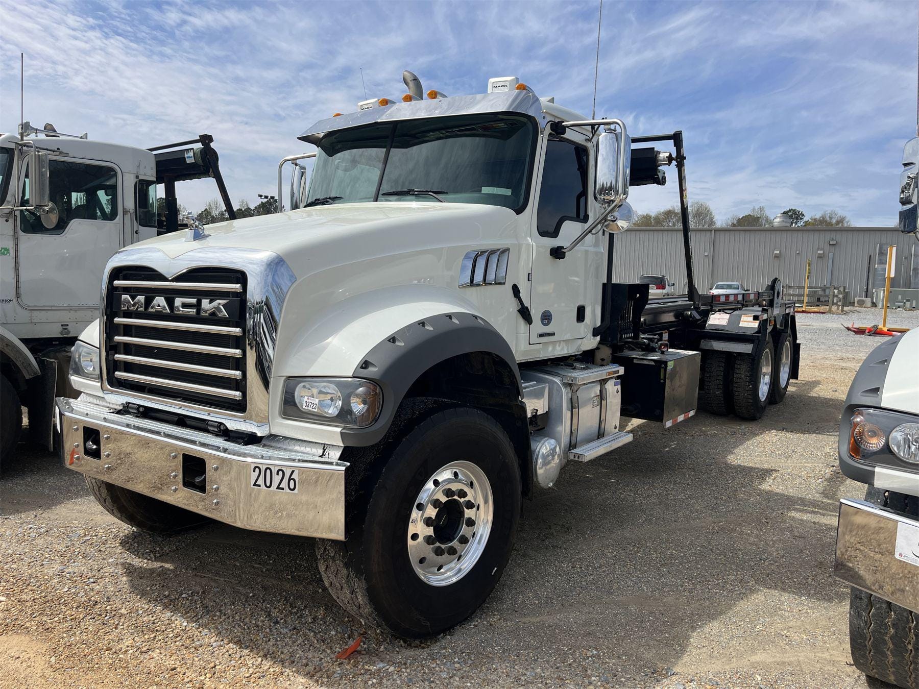 Main image Mack GR64F