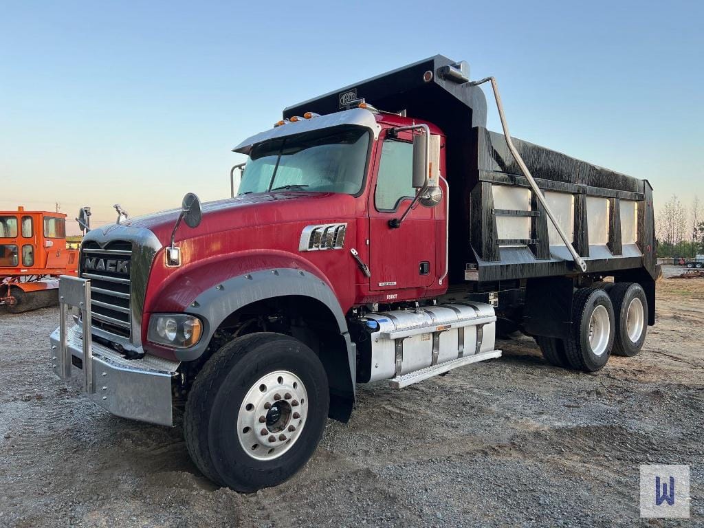 Main image Mack GR64F