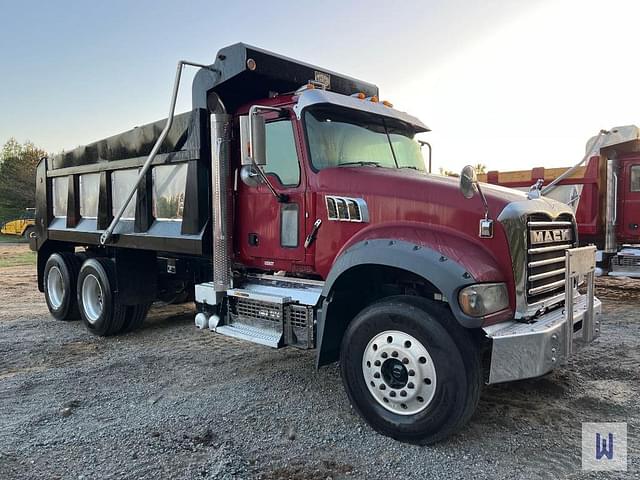 Image of Mack GR64F equipment image 2