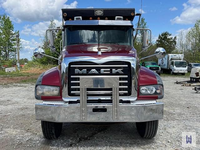 Image of Mack GR64F equipment image 1