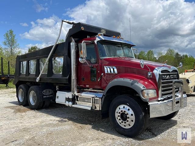 Image of Mack GR64F equipment image 2