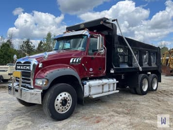 Main image Mack GR64F