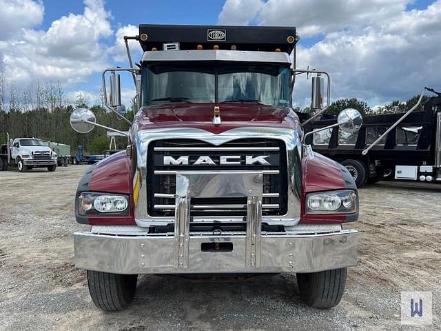 Image of Mack GR64F equipment image 1