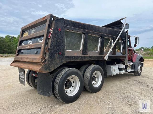 Image of Mack GR64F equipment image 3