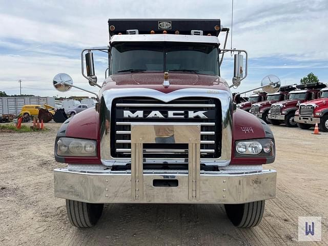 Image of Mack GR64F equipment image 1