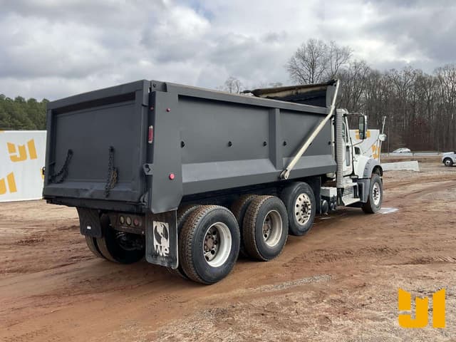 Image of Mack GR84F equipment image 4