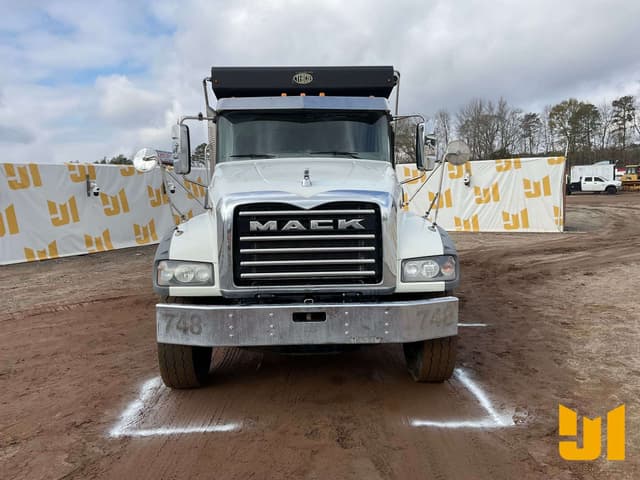 Image of Mack GR84F equipment image 1
