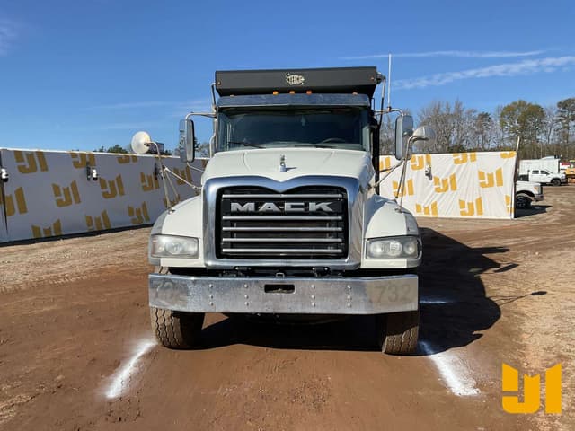 Image of Mack GR84F equipment image 1