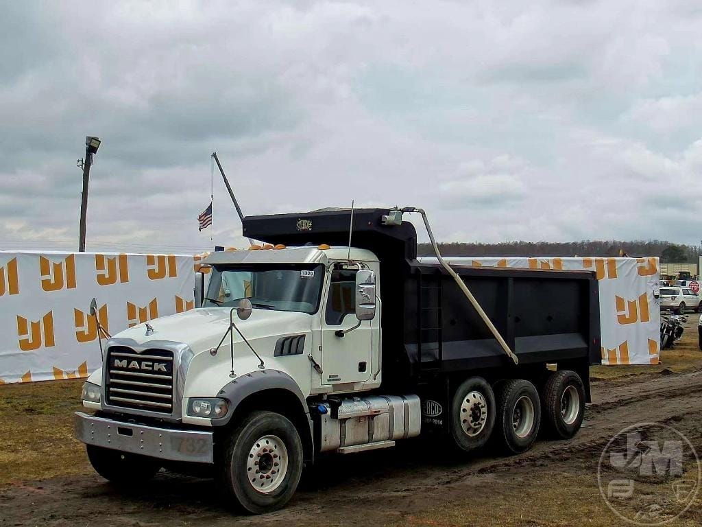 2021 Mack GR84F Equipment Image0