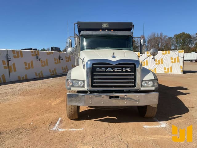 Image of Mack GR84F equipment image 1