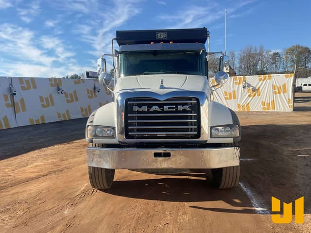 Image of Mack GR84F equipment image 1