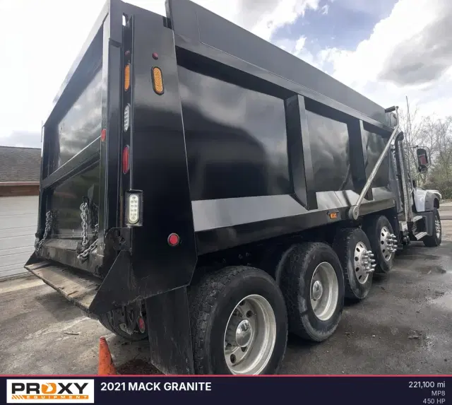 Image of Mack Granite equipment image 3