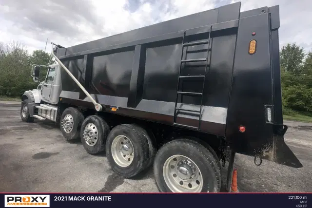 Image of Mack Granite equipment image 1