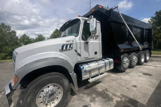 Image of Mack Granite equipment image 4