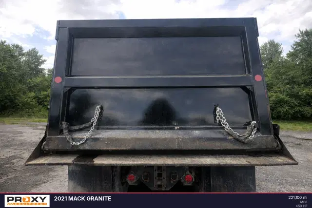 Image of Mack Granite equipment image 2