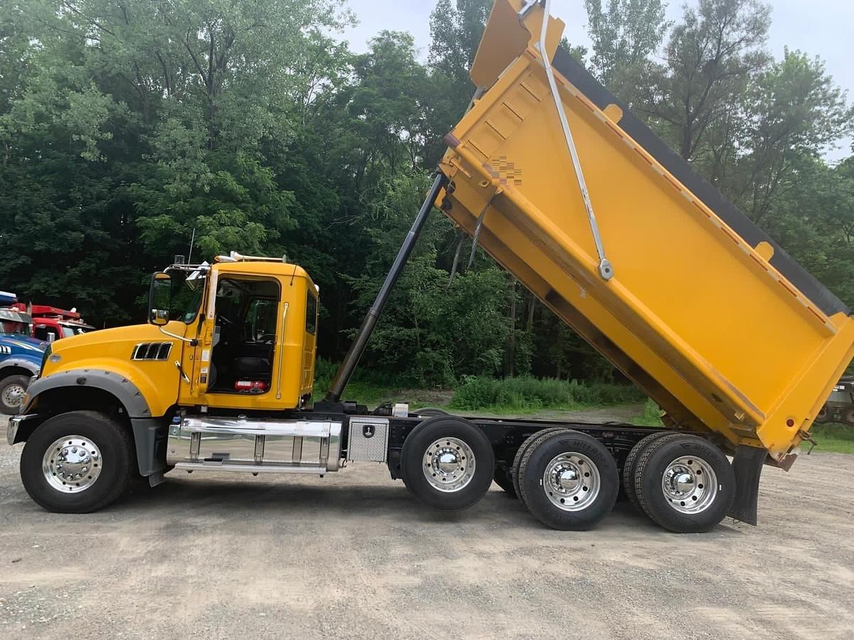 2021 Mack GR64F Equipment Image0