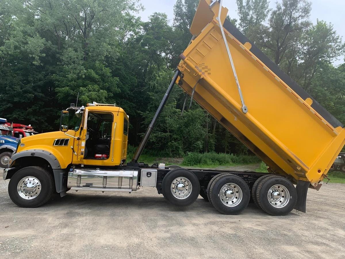 2021 Mack GR64F Equipment Image0