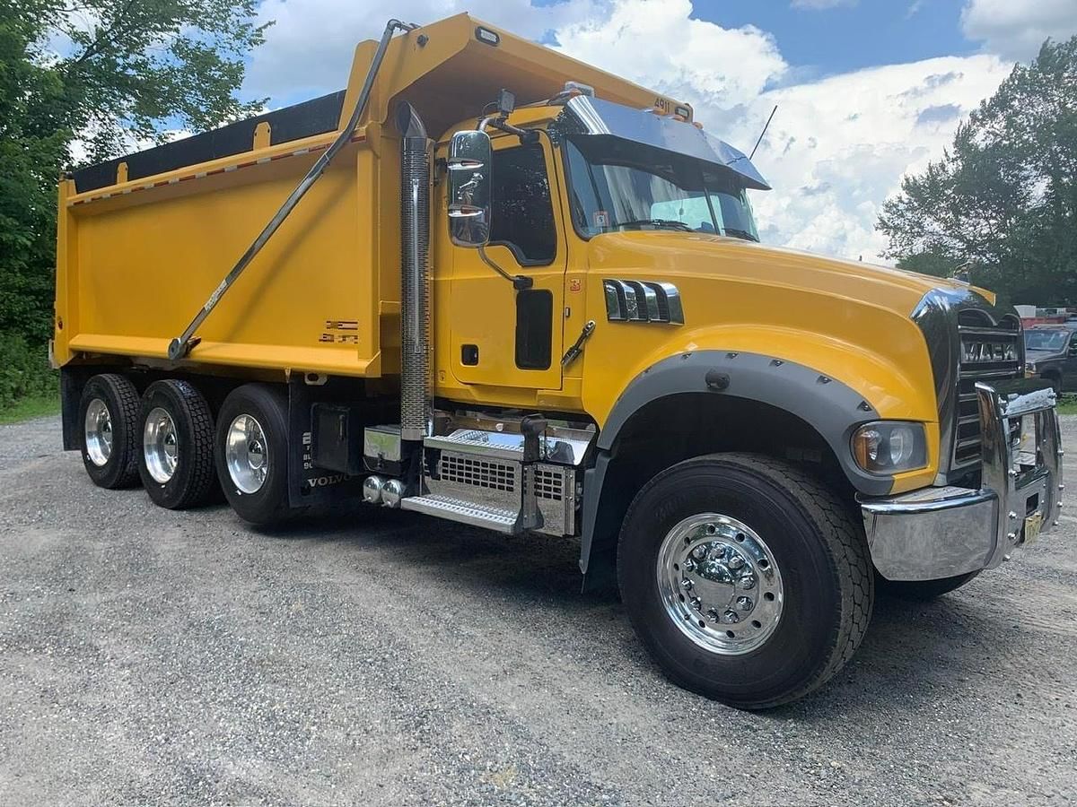 2021 Mack GR64F Equipment Image0