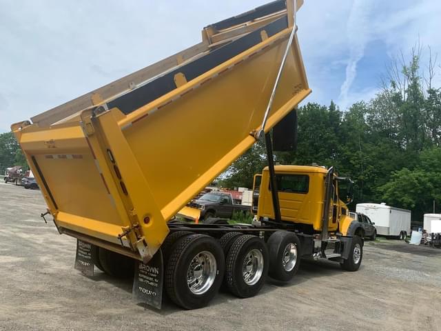 Image of Mack GR64F equipment image 2