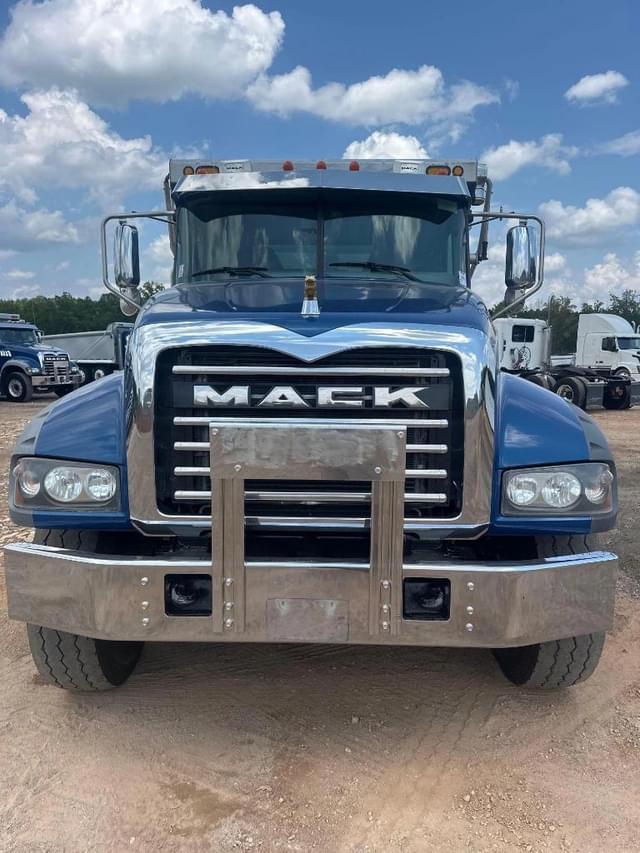 Image of Mack GR64F equipment image 1