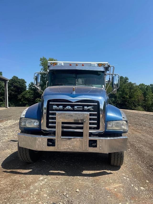 Image of Mack GR64F equipment image 1