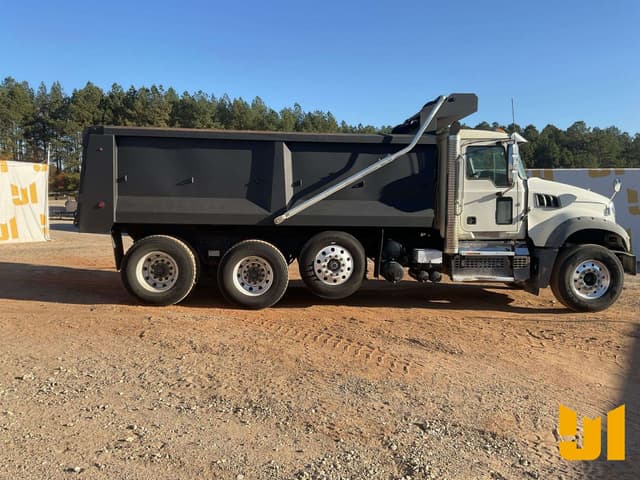 Image of Mack Granite equipment image 3