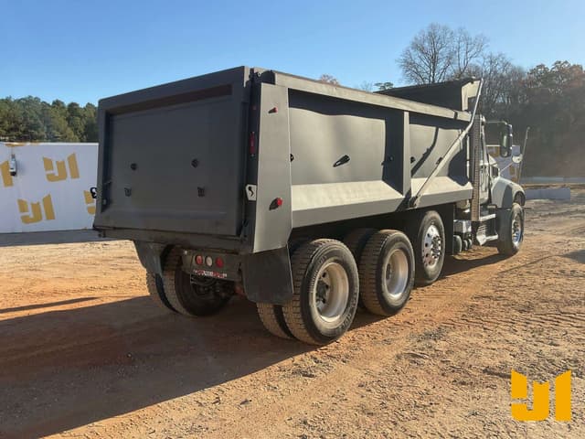 Image of Mack Granite equipment image 4