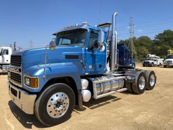 Main image Mack PI64T