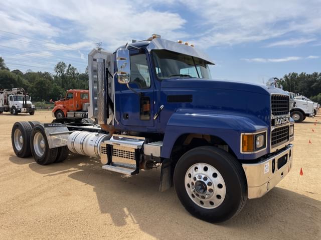 Image of Mack PI64T equipment image 3