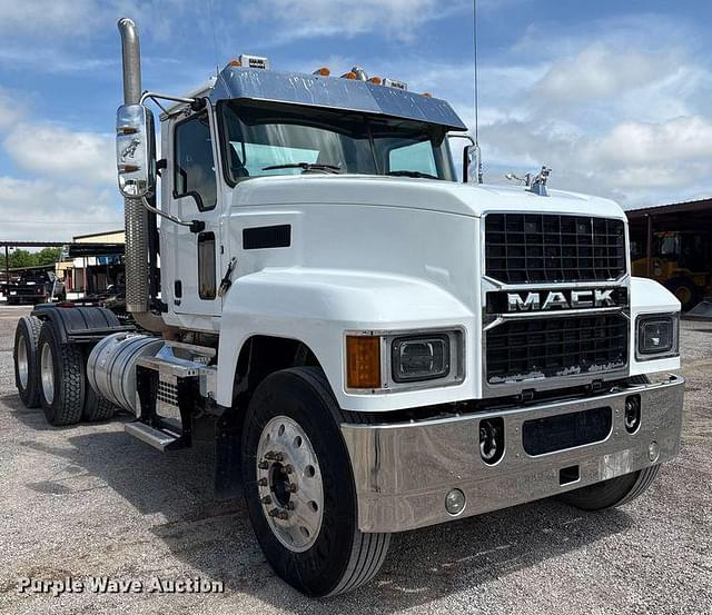Image of Mack Pinnacle equipment image 2