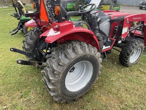 Image of Mahindra 1626 equipment image 1