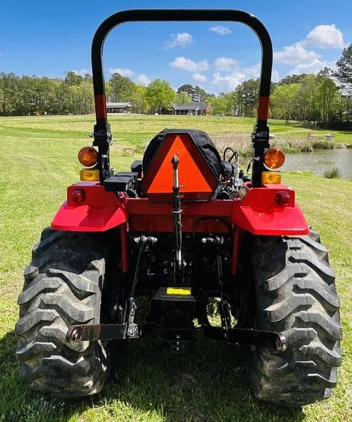 Image of Mahindra 1626 equipment image 3