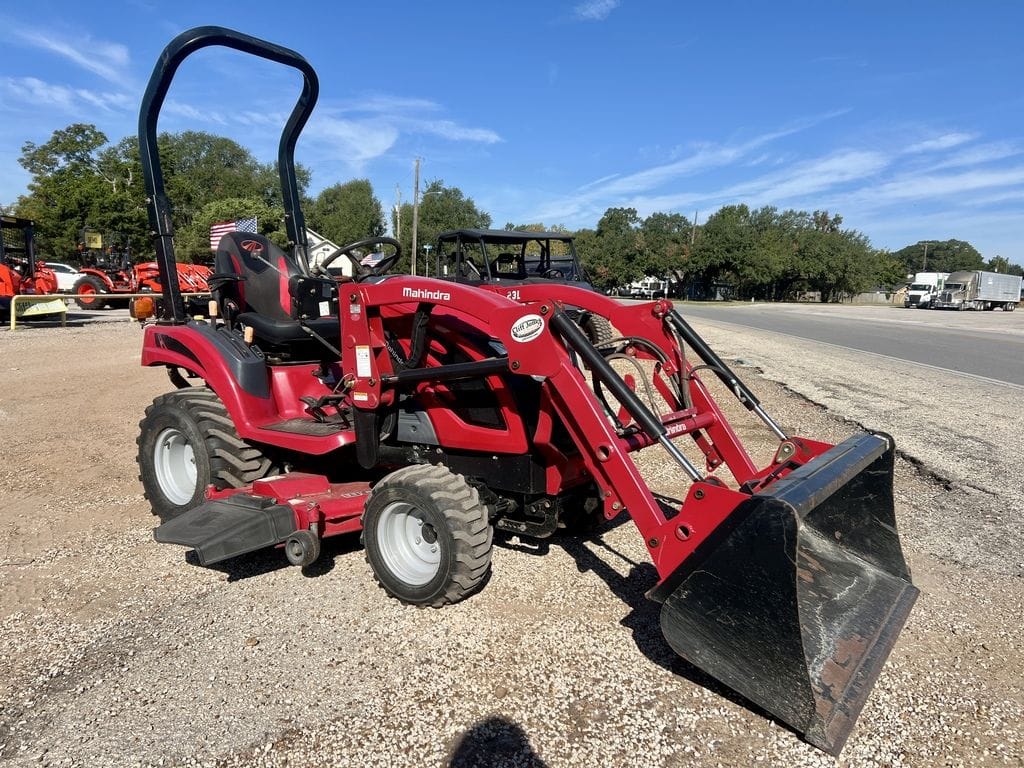 2021 Mahindra eMax 20S HST Equipment Image0